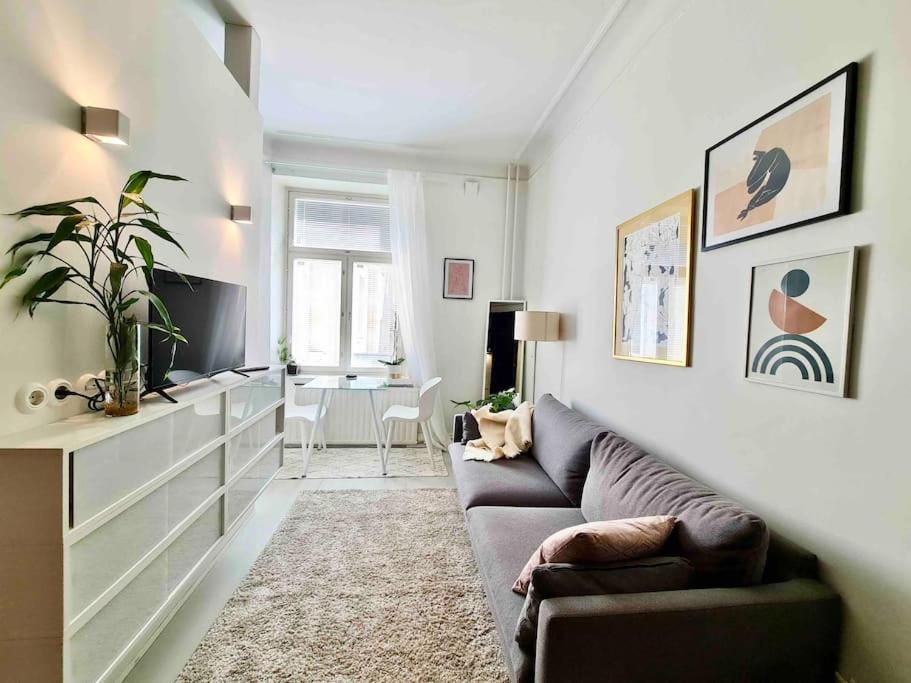 Stylish Studio In Downtown ヘルシンキ エクステリア 写真