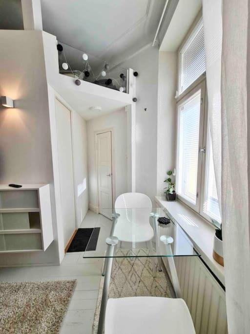 Stylish Studio In Downtown ヘルシンキ エクステリア 写真
